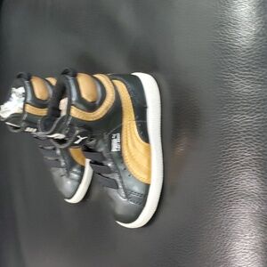 Size 4 used Puma sneakers,Black/Gold
